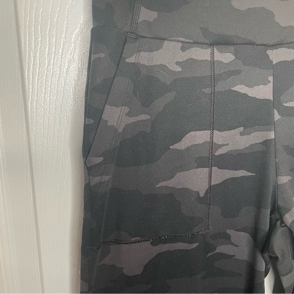 Athleta Girl Printed Powervita Jogger in Camo Print L/12 - Picture 3 of 8